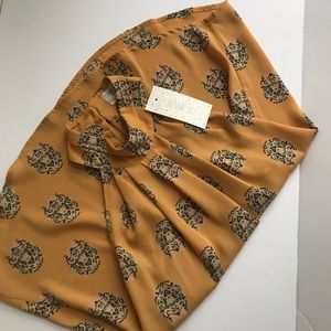 🆕 NWT Sienna Sky high collar sleeveless blouse